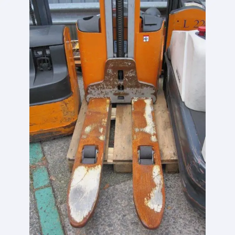 Gepflegte Flurförderfahrzeuge-4